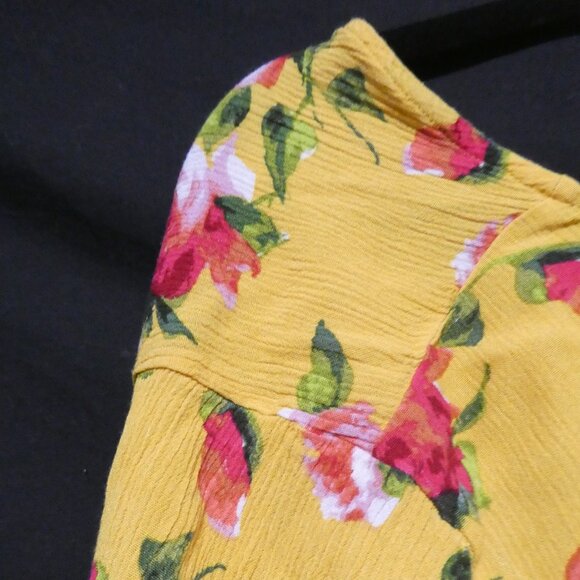 U2B | medium | Floral Yellow Crop Top | Zip-Up Back - Picture 10 of 16